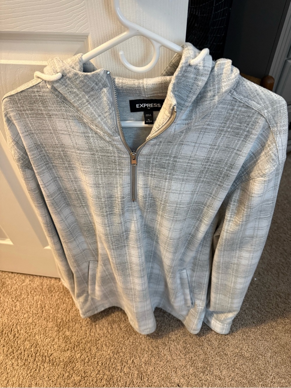 Express Men's Light Gray Plaid Half-Zip Sweater XL. New